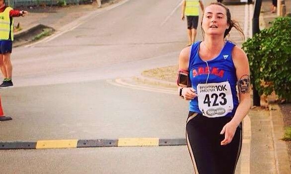 Jovem fitness morre após ingerir bebida alcoólica de estômago vazio. Entenda