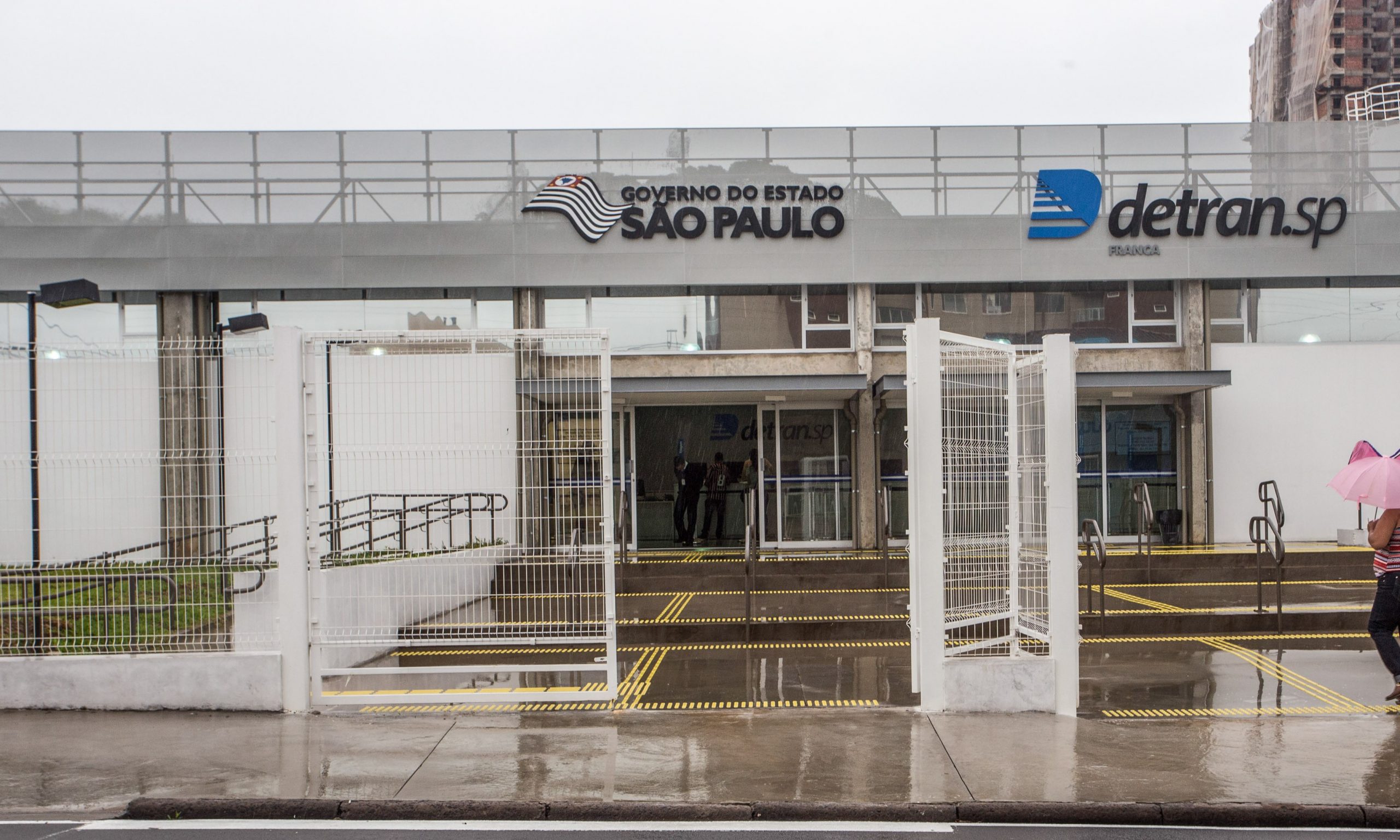 Empresas de emplacamento de Franca podem estar irregulares