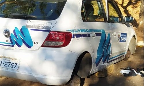 Veículos da Prefeitura ficam sem rodas; furto é apurado pela Guarda