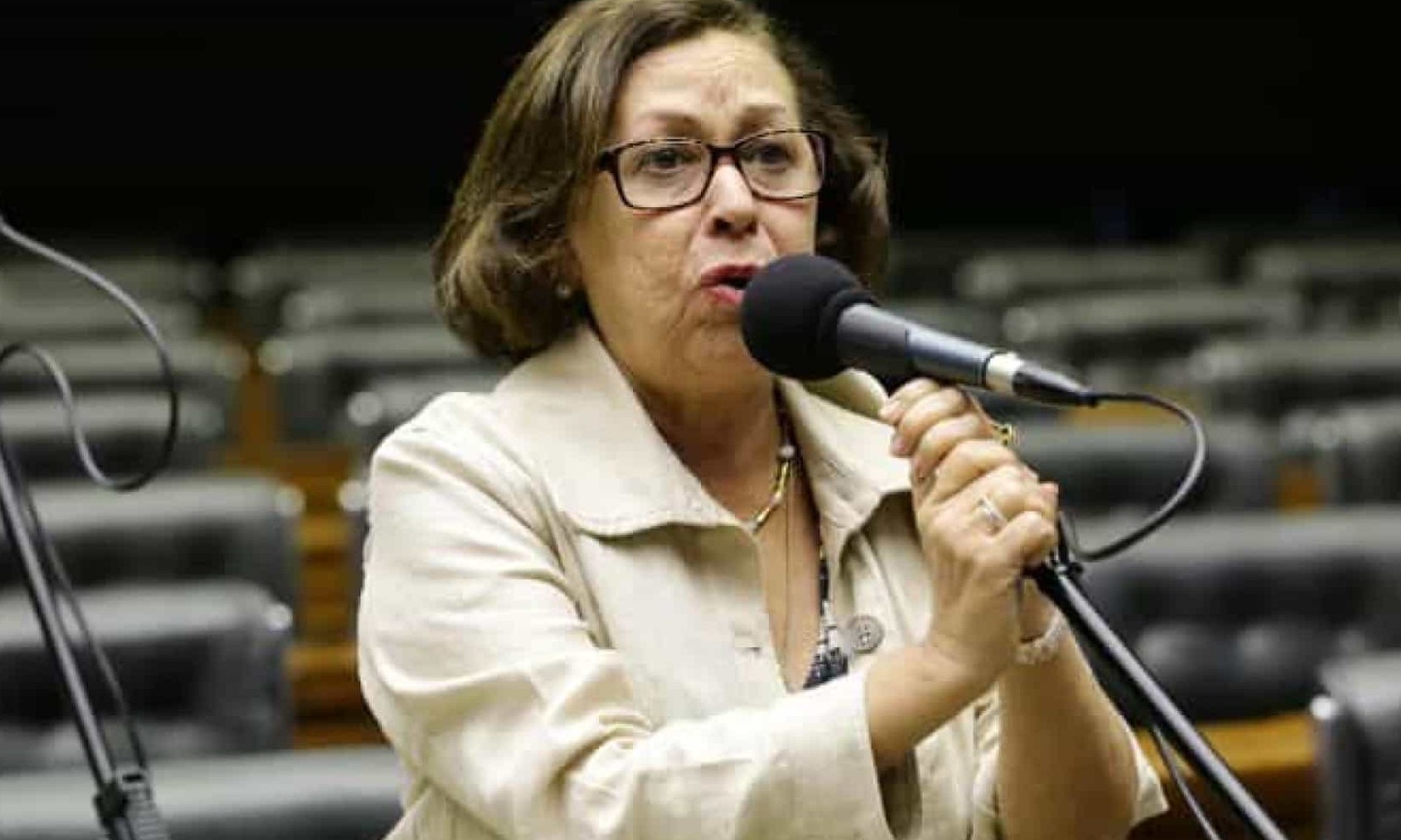 Projeto quer suspender portaria que cortou bolsas na pós-graduação