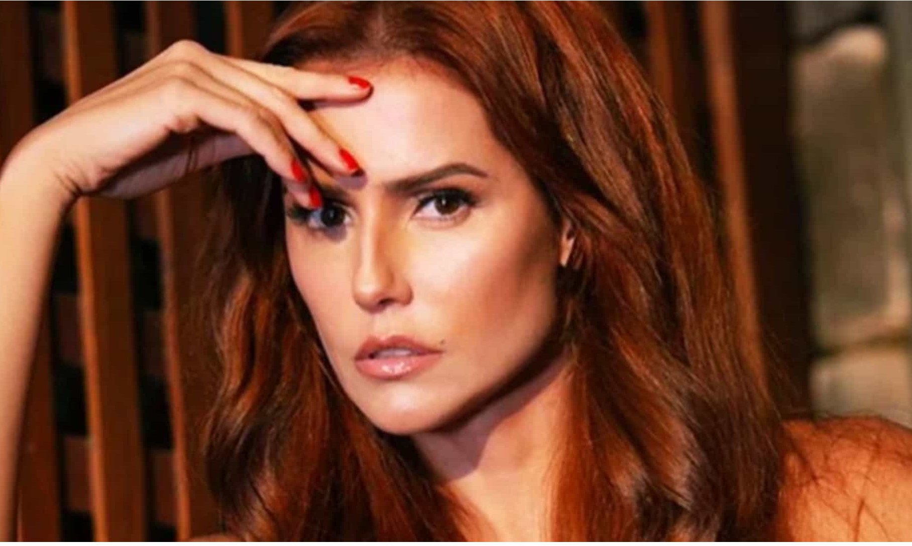 Deborah Secco muda visual para retorno de ‘Salve-se Quem Puder’
