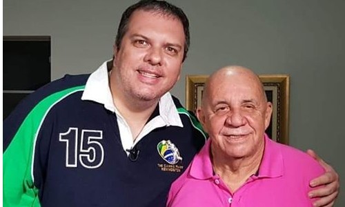 Radialista Verzola abre os olhos e boceja para a família no hospital Unimed