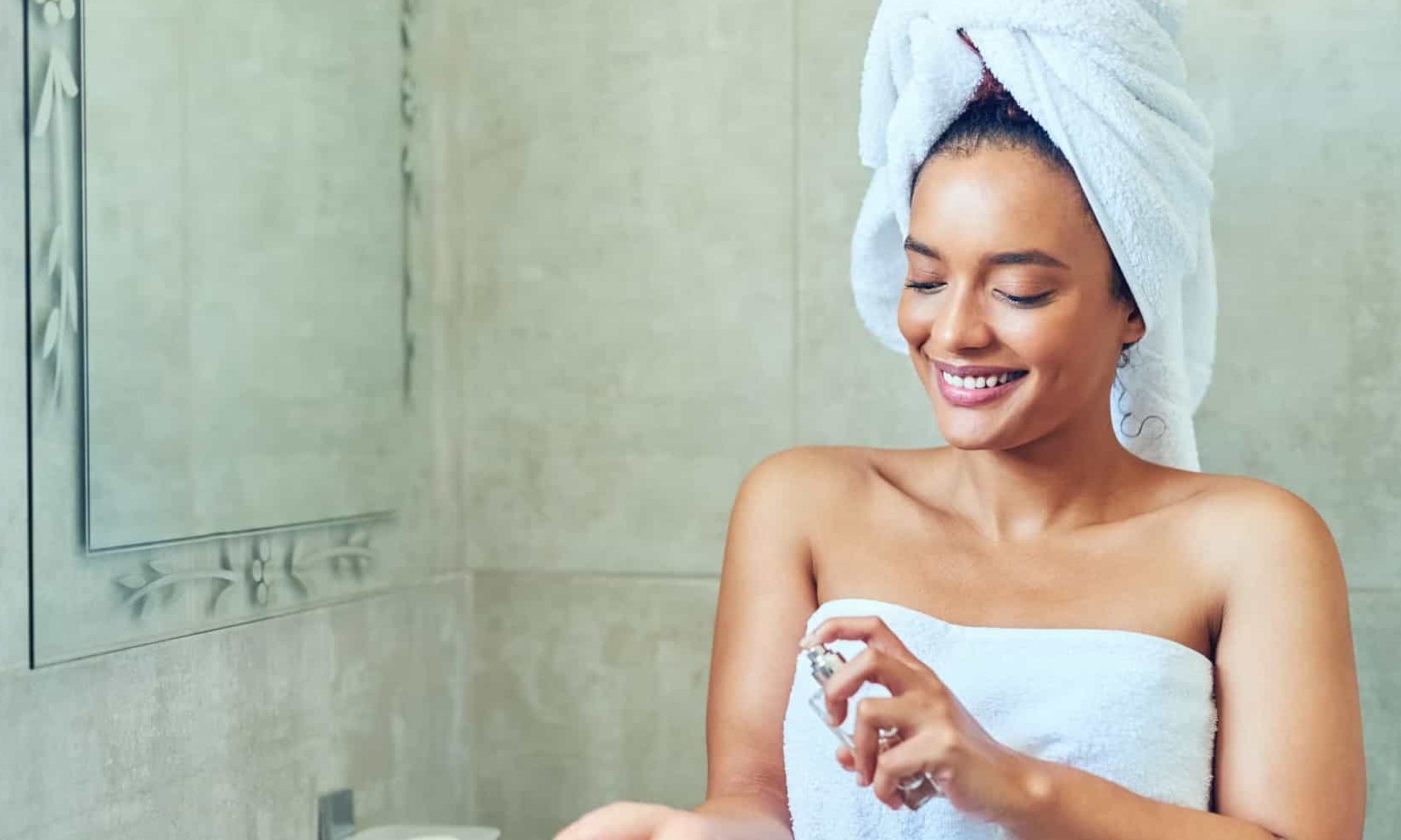 Cinco zonas do corpo nas quais não se deve aplicar perfume. Saiba quais