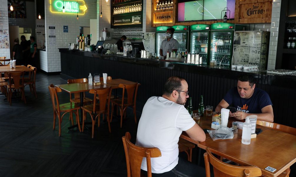 São Paulo interdita 75 bares nos primeiros dias de abertura noturna