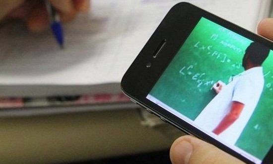 Cerca de 5,7 milhões de alunos precisam pagar internet para ter aula