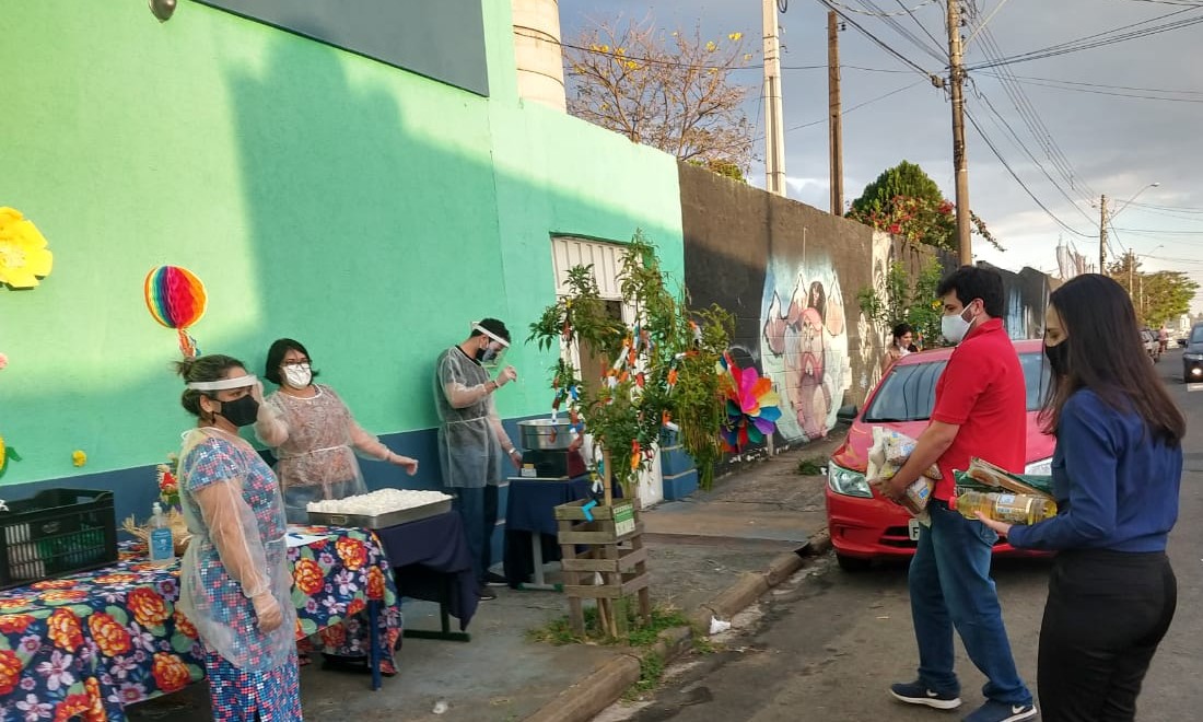 Escola de Franca promove drive-thru de arrecadação de alimentos na zona sul
