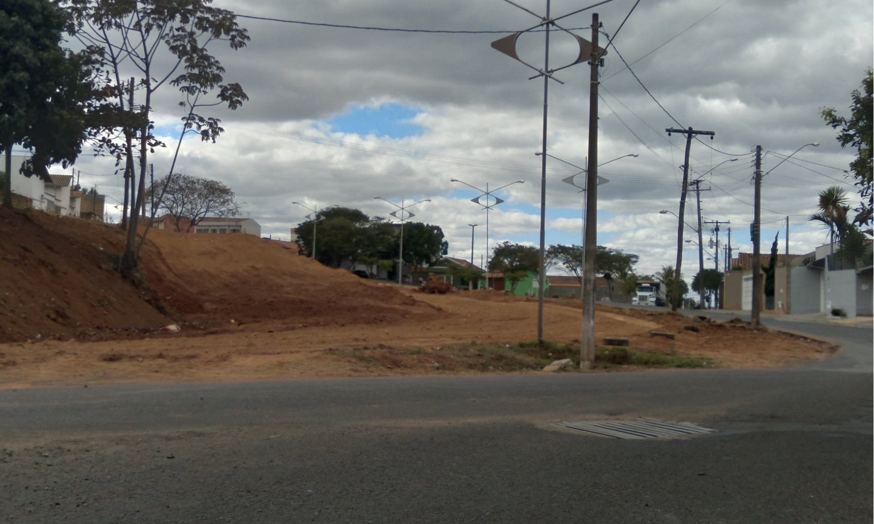 Após entrave político, obra da avenida Felício Polo é retomada pela Prefeitura