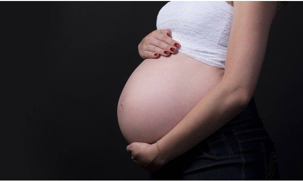 39% das mães perderam emprego e 52% tiveram redução nos ganhos