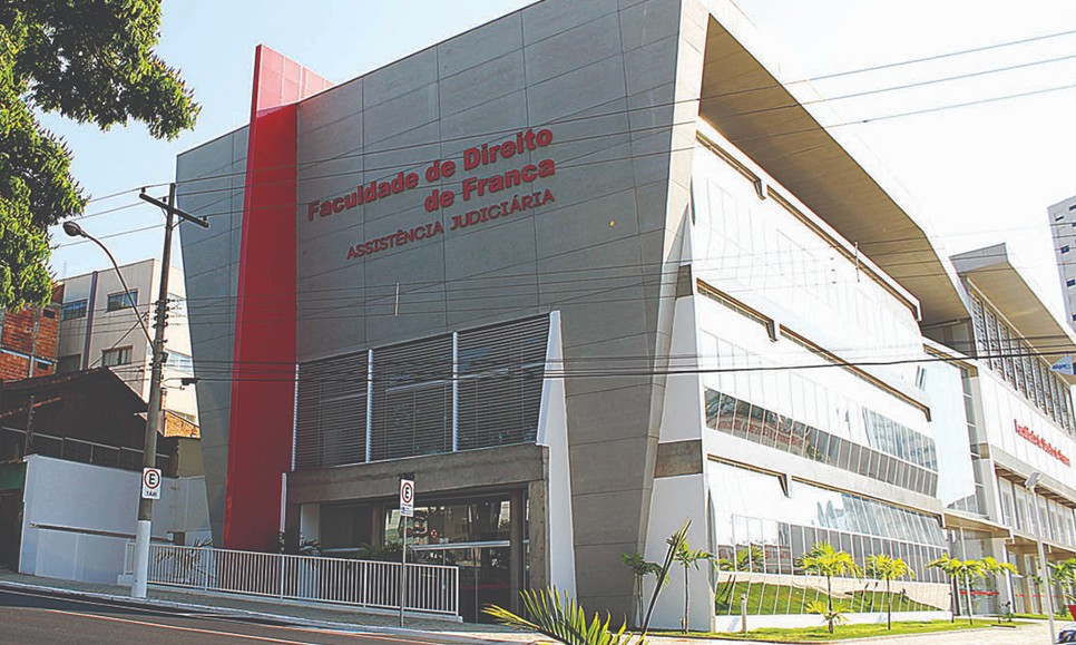 Problemas técnicos atrasam provas e deixam alunos da FDF apreensivos