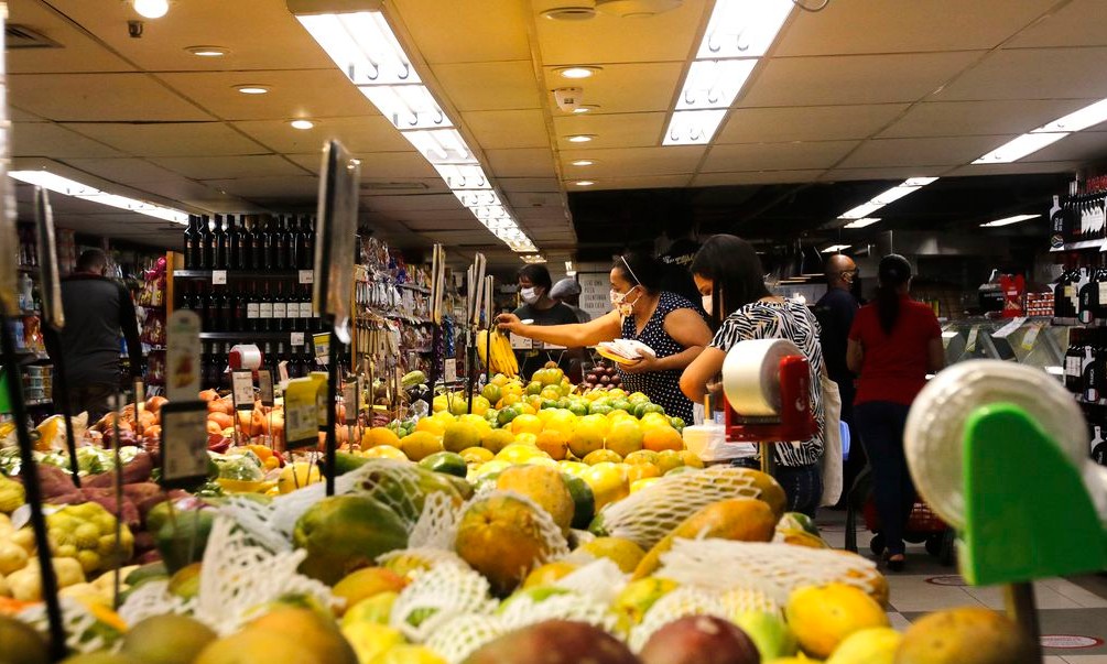Auxílio emergencial injeta R$ 151 bi no comércio paulista, diz pesquisa