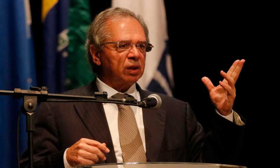 Paulo Guedes defende o fim do abono salarial e da Farmácia Popular