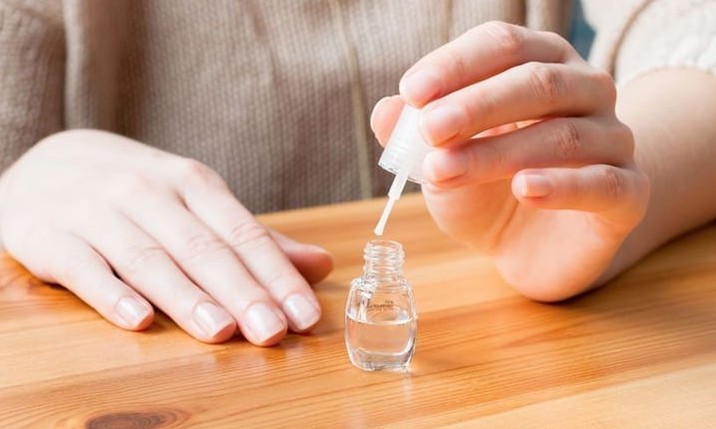 Base de unha transparente tem mais utilidades do que ser só esmalte, sabia?