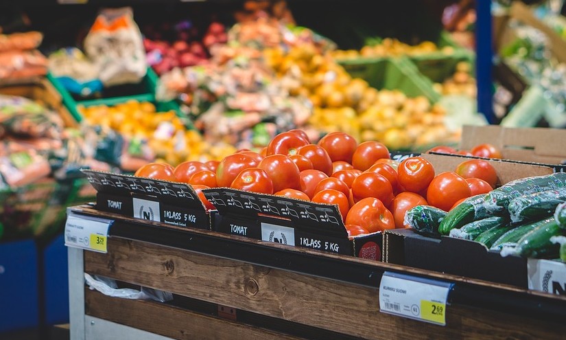 Batata, tomate, bebidas e produtos de limpeza seguram inflação