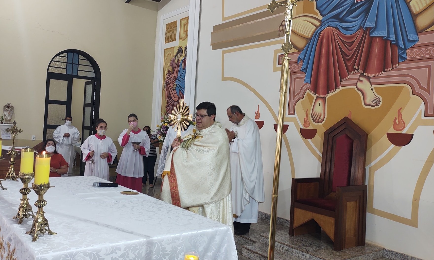 Após contrair Covid e ficar em coma, padre Everaldo Donizete tem alta médica