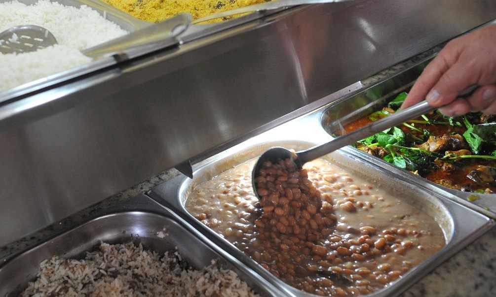 Brasileiros continuam preferindo café, arroz e feijão, aponta o IBGE