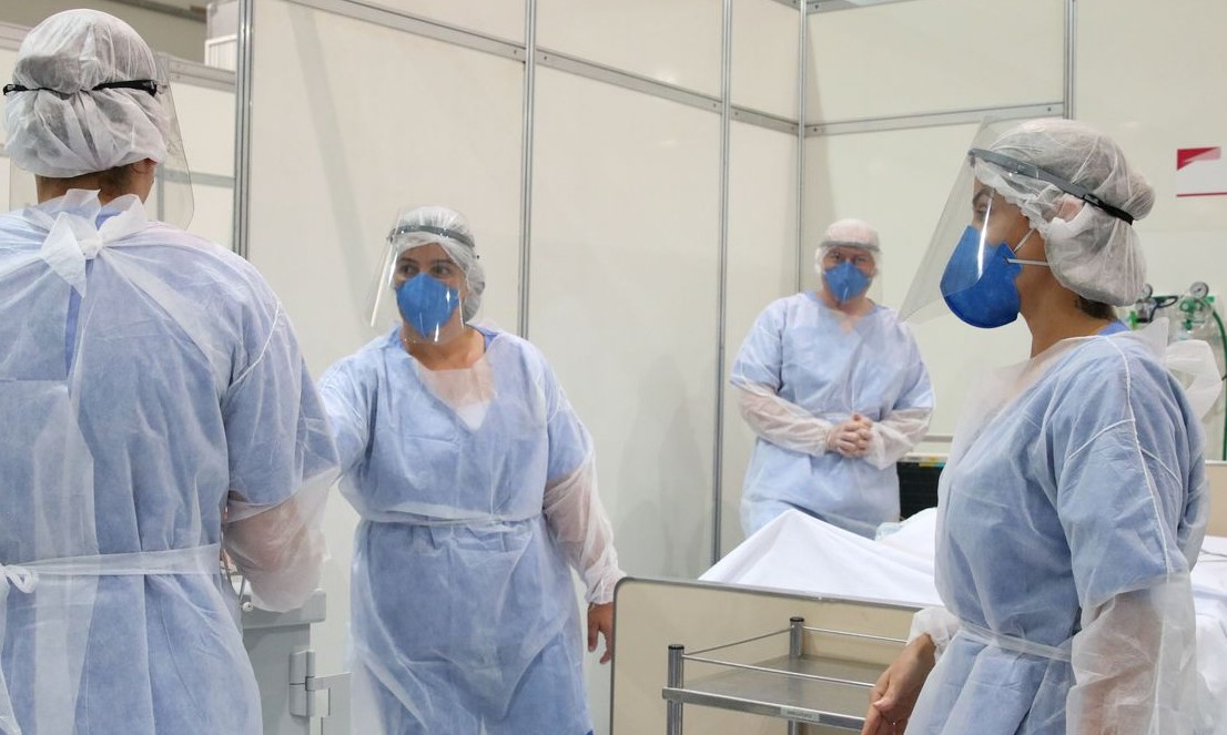 Covid-19: mais de 250 mil profissionais de saúde foram infectados no Brasil
