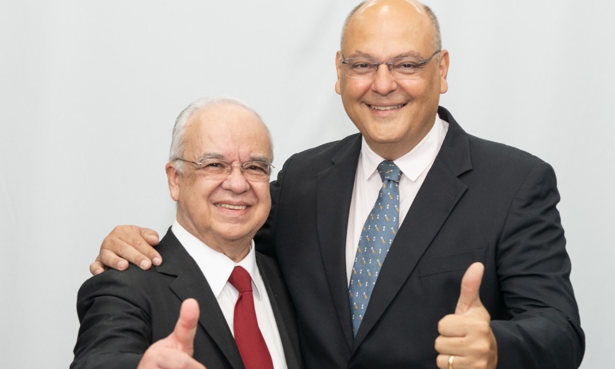 Alexandre Ferreira anuncia professor Éverton de Paula como pré-candidato a vice
