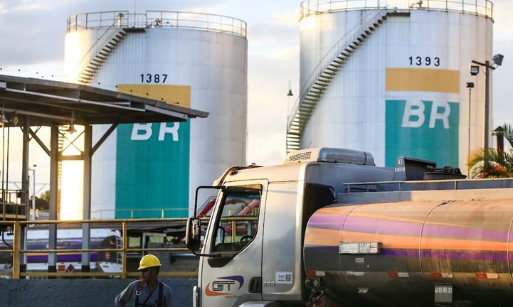 Preço do diesel em refinarias da Petrobras cai 7% e da gasolina 5% nesta sexta, 11
