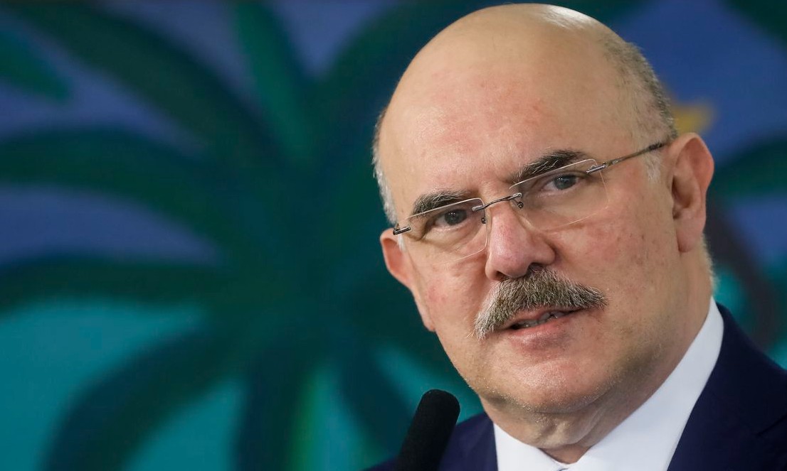 Ministro da Educação afirma que por ele aulas voltariam amanhã