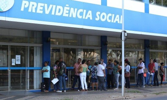Agências do INSS que abrirem atenderão apenas segurados agendados
