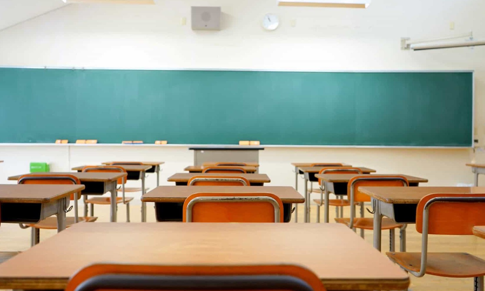 Cidades do Estado de SP ignoram aval para abrir e adiam retorno de aulas