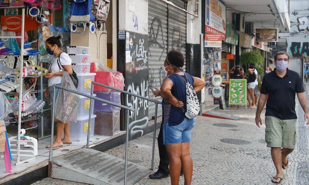 Vendas do comércio crescem 5,2% de junho para julho, diz IBGE