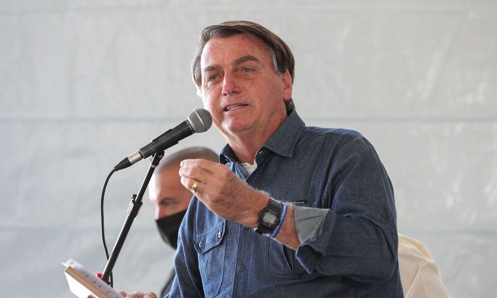 Bolsonaro pede a governadores e prefeitos que reabram comércio