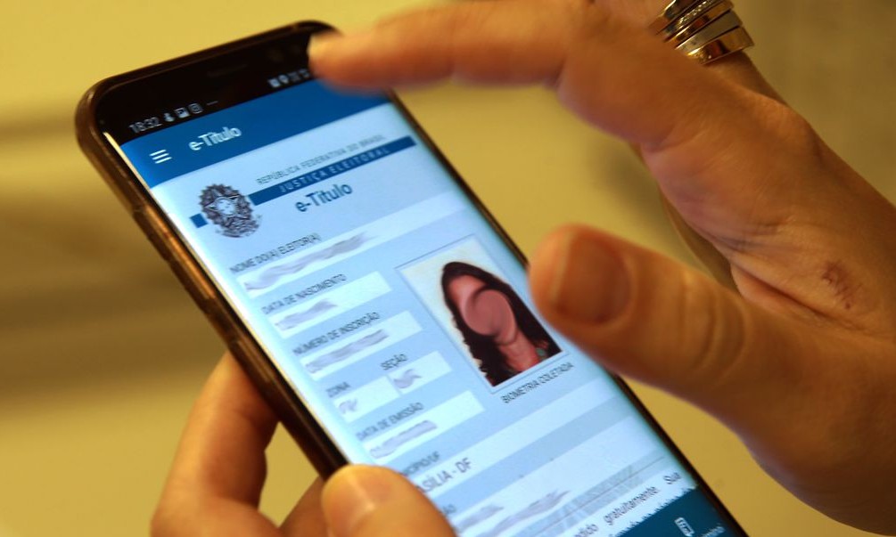 Eleitor poderá justificar falta pelo celular já nas eleições deste ano