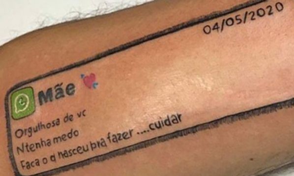 Filho faz tatuagem com a última mensagem da mãe antes de morrer: gratidão