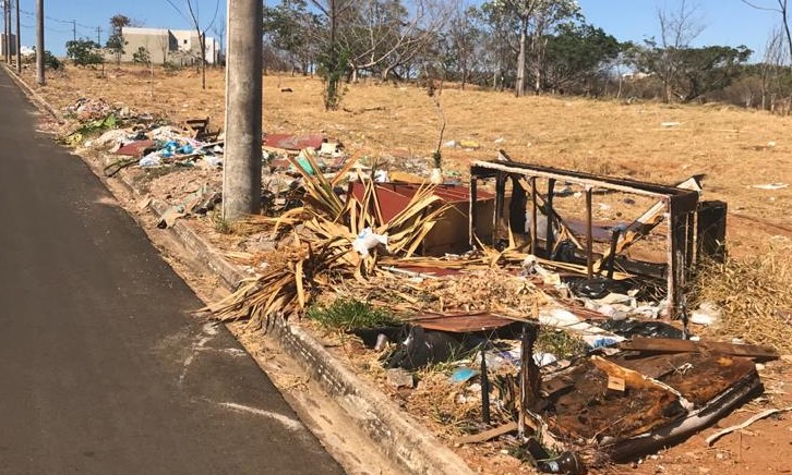 Moradores denunciam lixo
nos bairros e falta de ação
da Prefeitura de Franca