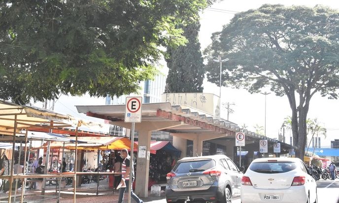 Bares e restaurantes de Franca desrespeitam isolamento