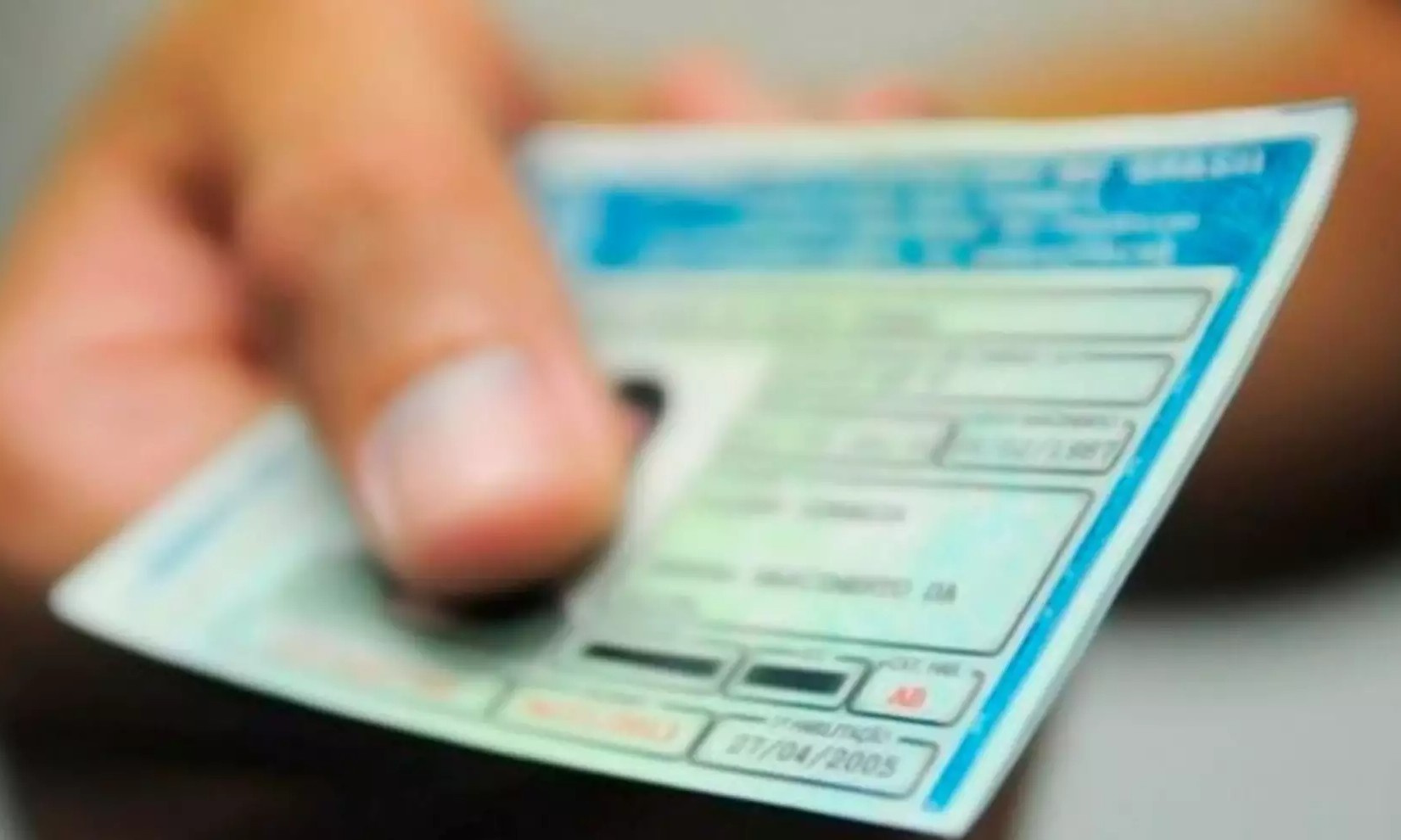 Candidatos à 1ª CNH podem agendar no Detran e Poupatempo já na terça