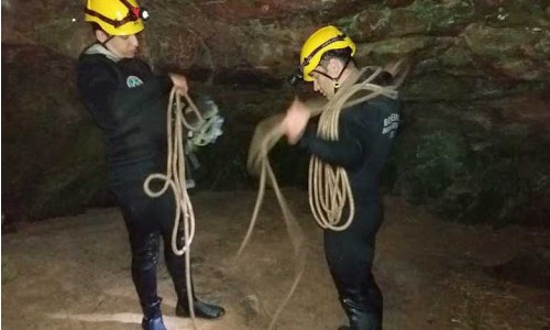 Bombeiros retomam buscas ao menino desaparecido em cachoeira
