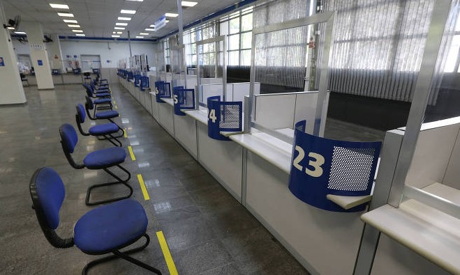 INSS: servidores anunciam greve contra reabertura das agências na segunda, 14