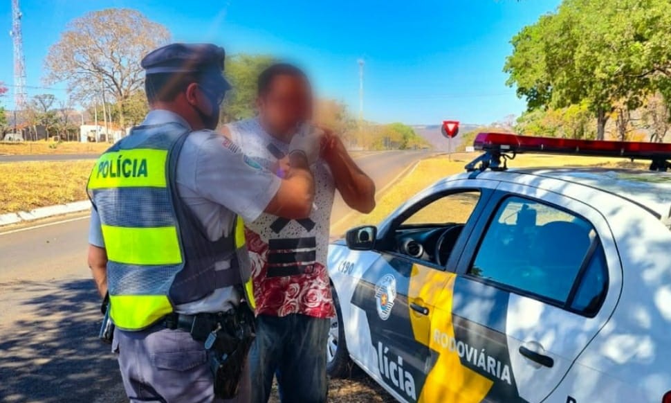 Barreiras impedem ‘invasão’ de turistas em Rifaina no feriadão
