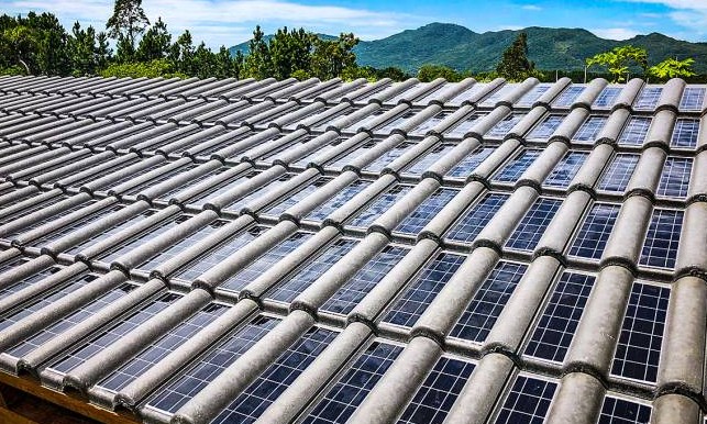 Eternit tem aval do Inmetro para a venda de telha que gera energia solar