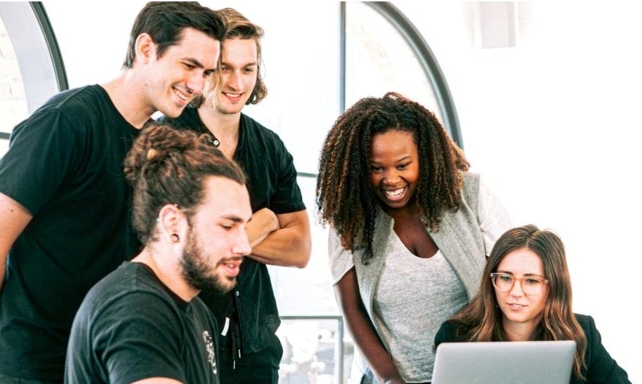 3 empresas tem mais de 200 vagas de emprego