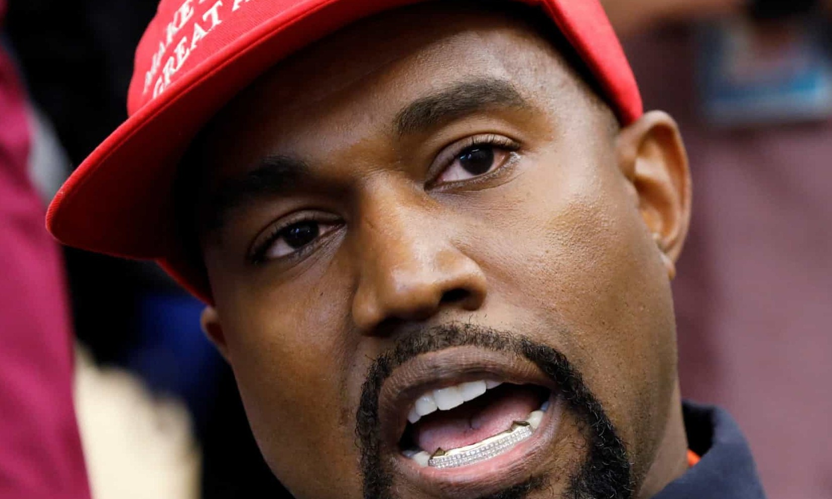 Kanye West é suspenso do Twitter após fazer divulgação inesperada