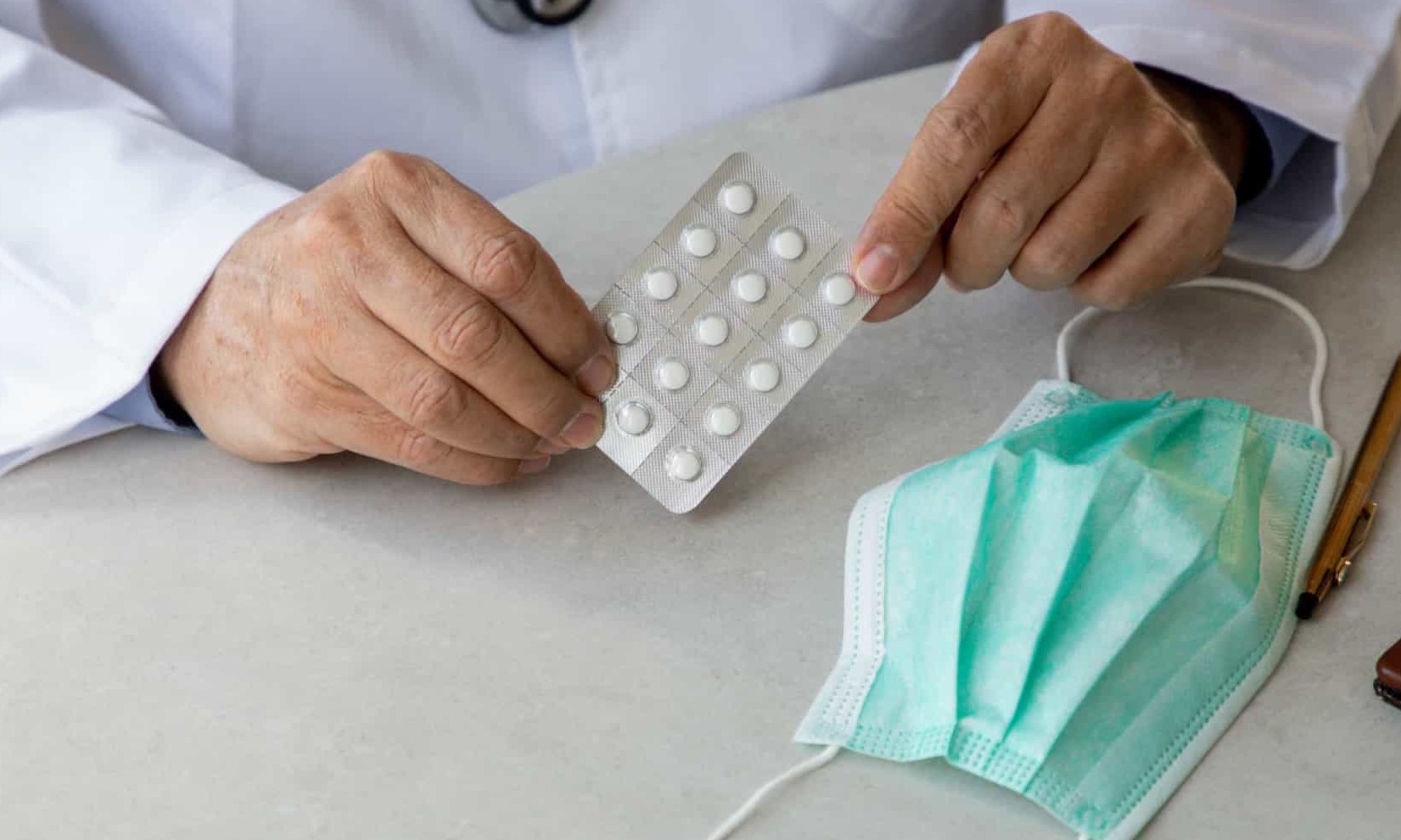 Médico é denunciado por ‘promoção indevida da cloroquina’ na França