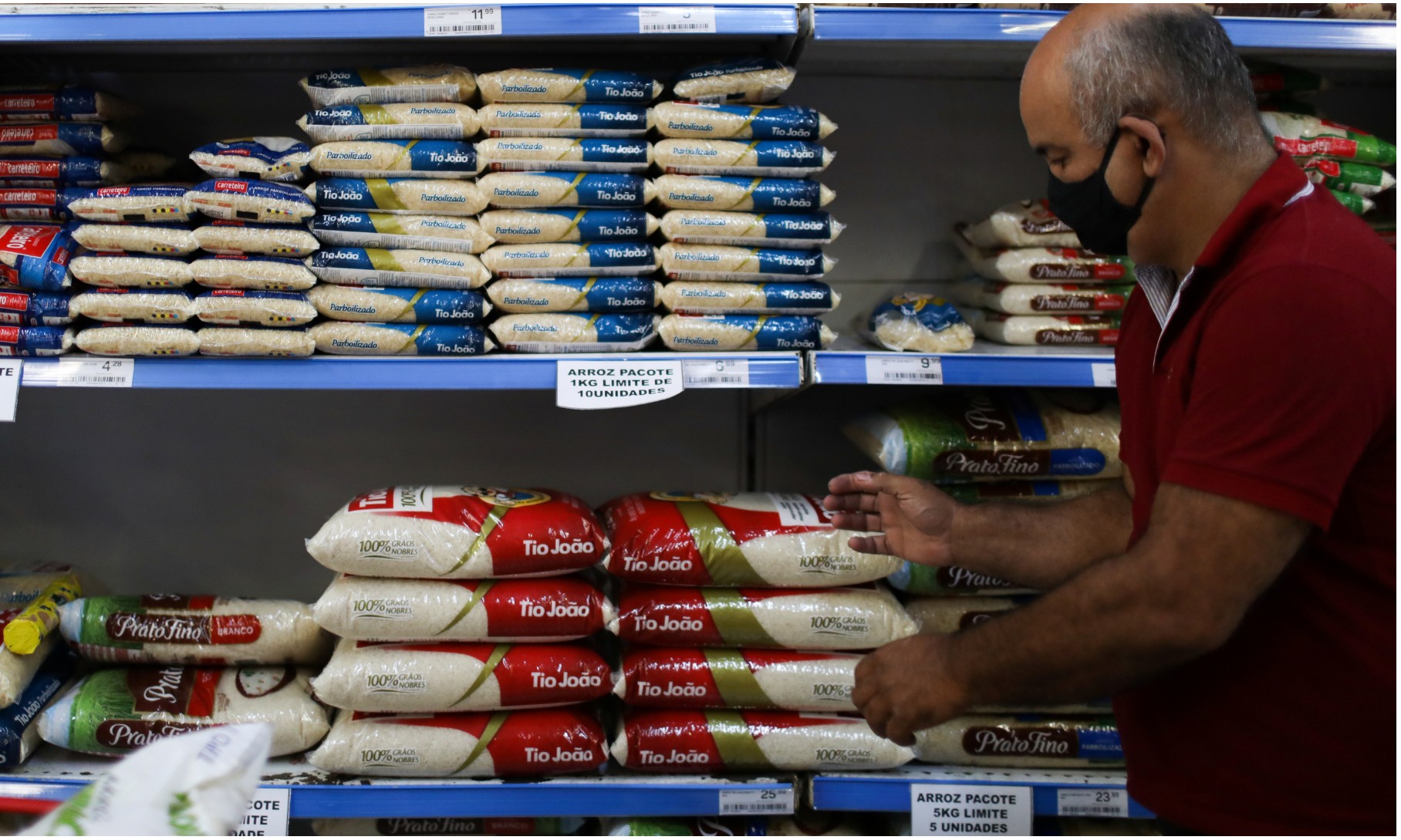 Procon de SP vai multar quem cobrar mais de R$ 40 no pacote de 5 kg de arroz