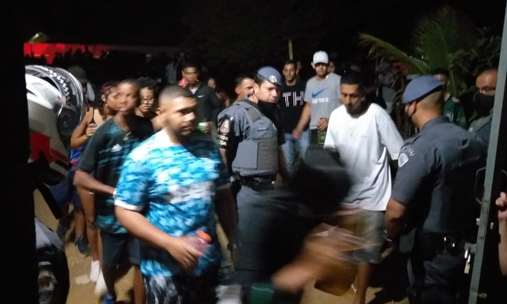 Festa em chácara é encerrada com a presença PM e Vigilância Sanitária
