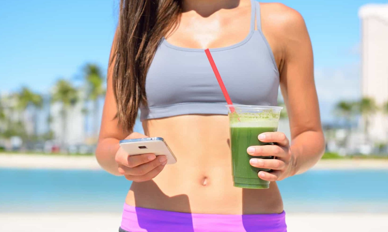 Desintoxique o corpo dos excessos com este suco verde. Conheça