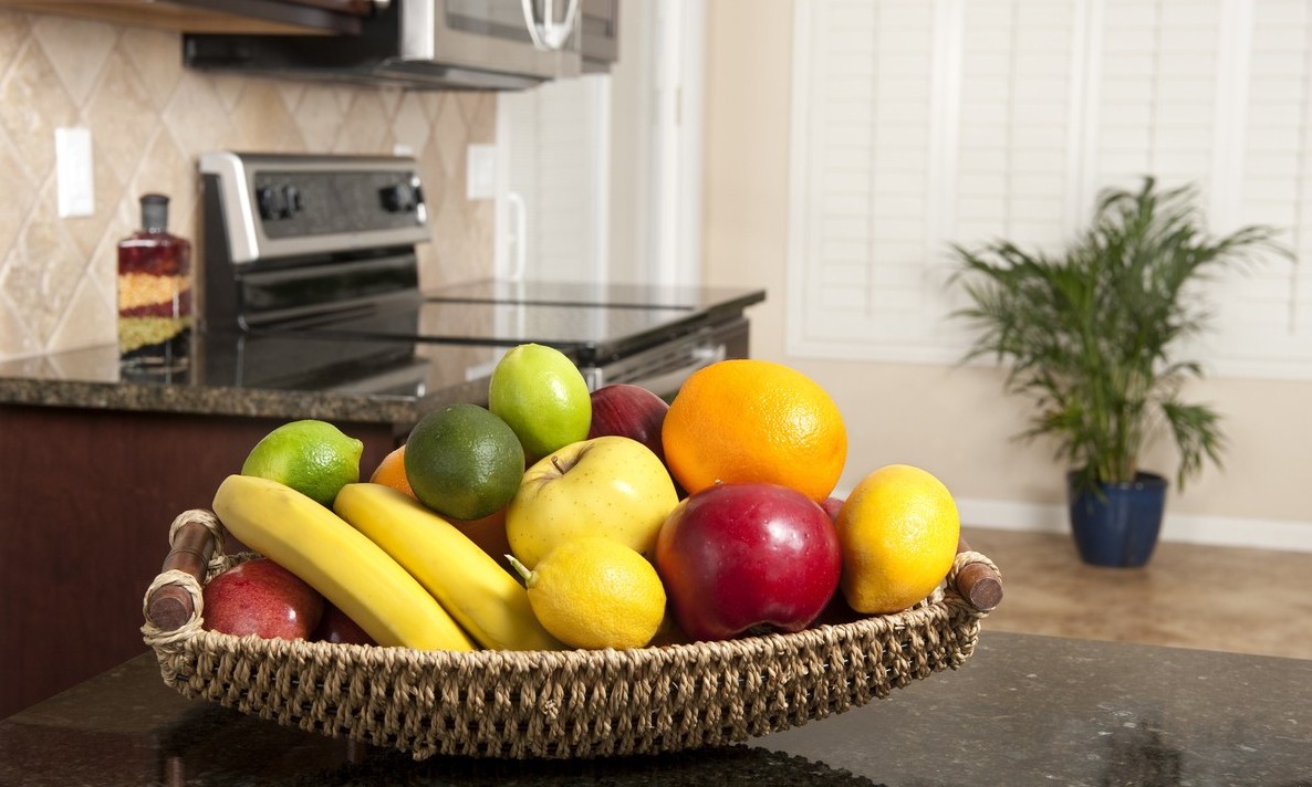 Dá para deixar frutas fora da geladeira? Nutricionista dá dicas para as compras