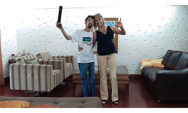 Primeiro estudante surdocego se forma na Universidade de Brasília