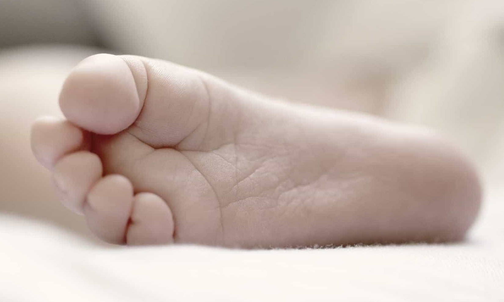 Mulher dá à luz gêmeas após ter ficado em coma por causa da Covid-19