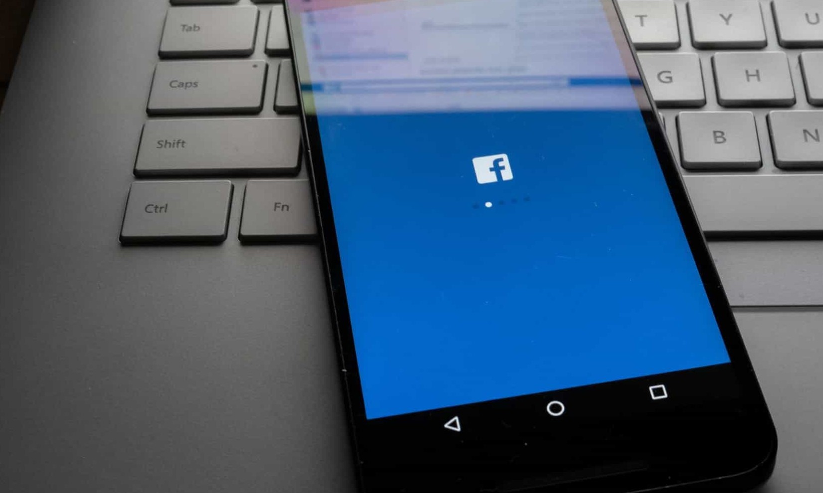 Facebook anuncia que vai banir conteúdo que negue ou distorça o Holocausto