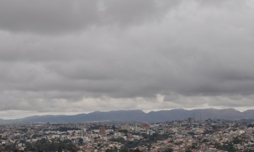 Instabilidade climática continua em Franca neste domingo