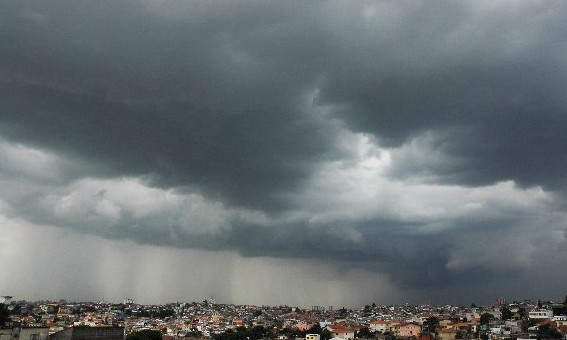 Sol e pancadas de chuva estão previstos para Franca neste domingo