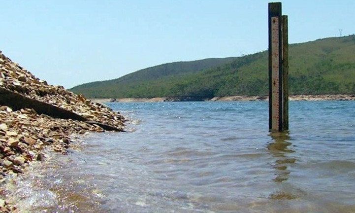 Água de Furnas está indo para o Tietê sob a omissão do governo de Minas