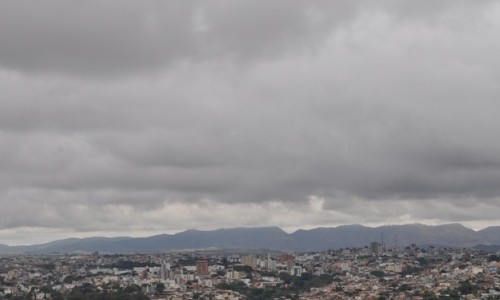 Mês de outubro termina com céu nublado e pancadas de chuva em Franca